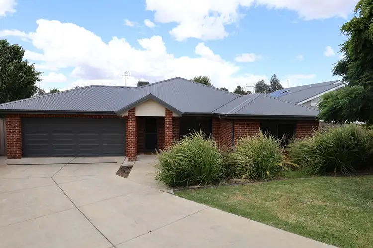 9 Chipp Place, Lloyd NSW 2650