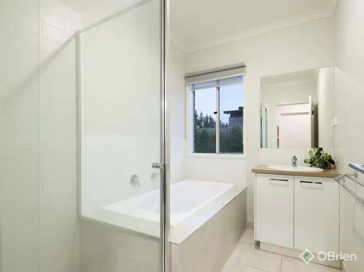 Fifth view of Homely house listing, 4 Lochfyne Close, Warragul VIC 3820