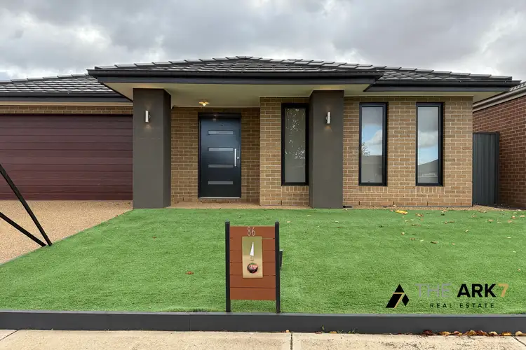 86 Wimbledon Boulevard, Strathtulloh VIC 3338