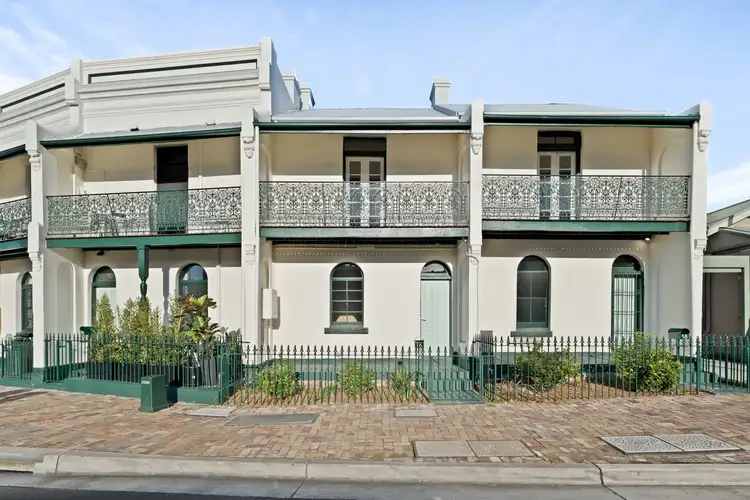 18 Unwins Bridge Road, St Peters NSW 2044