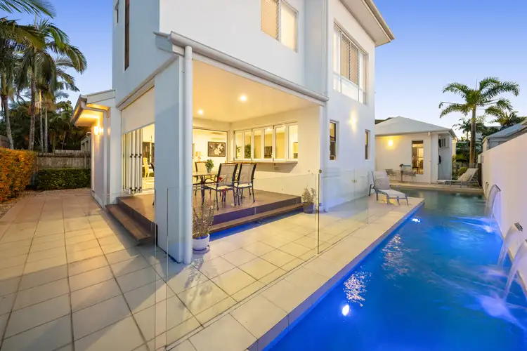 37 Bahamas Circuit, Kawana Island QLD 4575