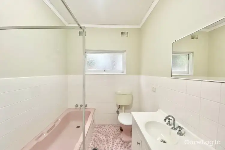 Fifth view of Homely unit listing, 2/2 Mentone Avenue, Cronulla NSW 2230