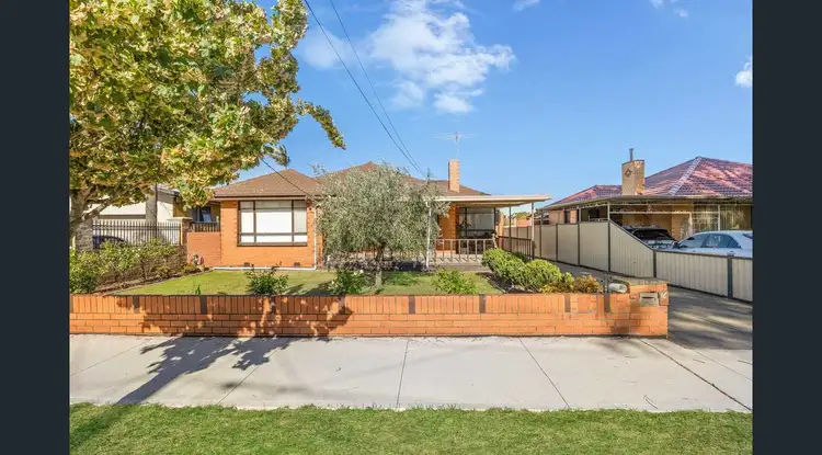16 Avondale Avenue