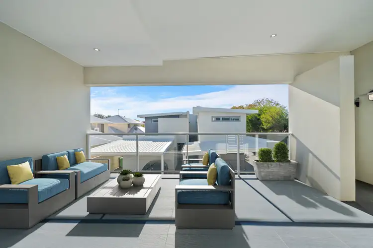 8/10 Pearl Road, Cloverdale WA 6105