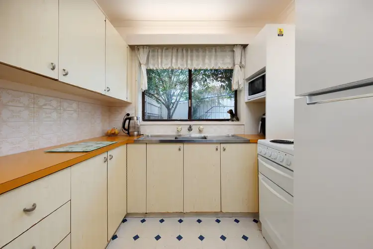 Fourth view of Homely unit listing, 1/6 Skipton Court, Wodonga VIC 3690