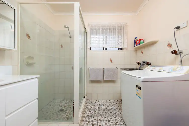 Sixth view of Homely unit listing, 1/6 Skipton Court, Wodonga VIC 3690