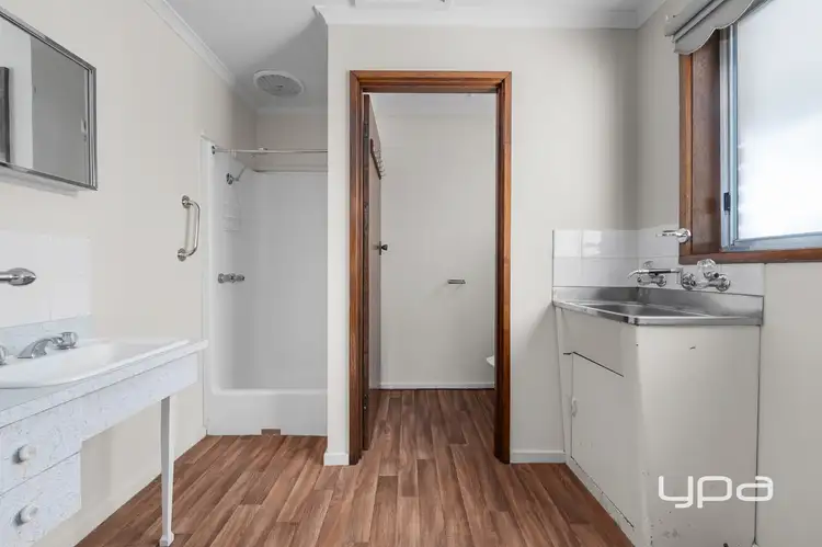 Fifth view of Homely unit listing, 1/5 Balyarta Street, Alfredton VIC 3350
