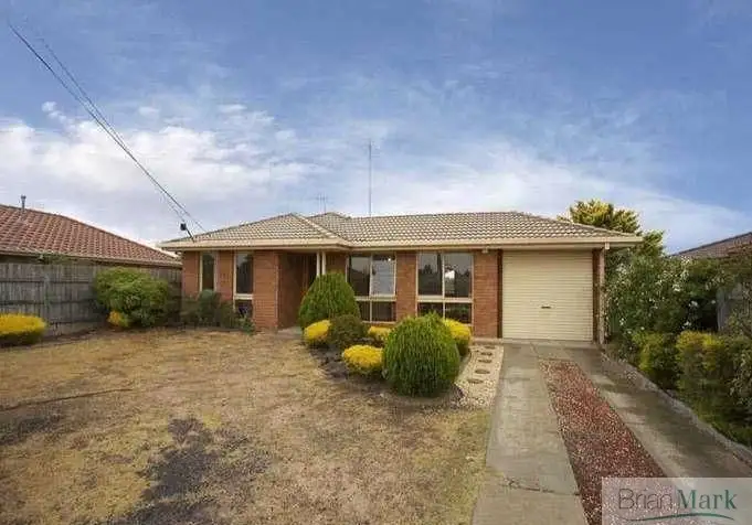 99 Silvereye Crescent