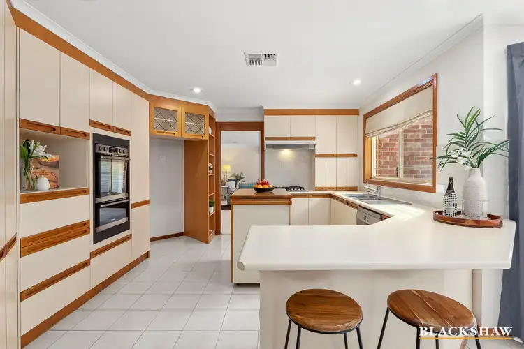 15 Shepherdson Place, Isaacs ACT 2607