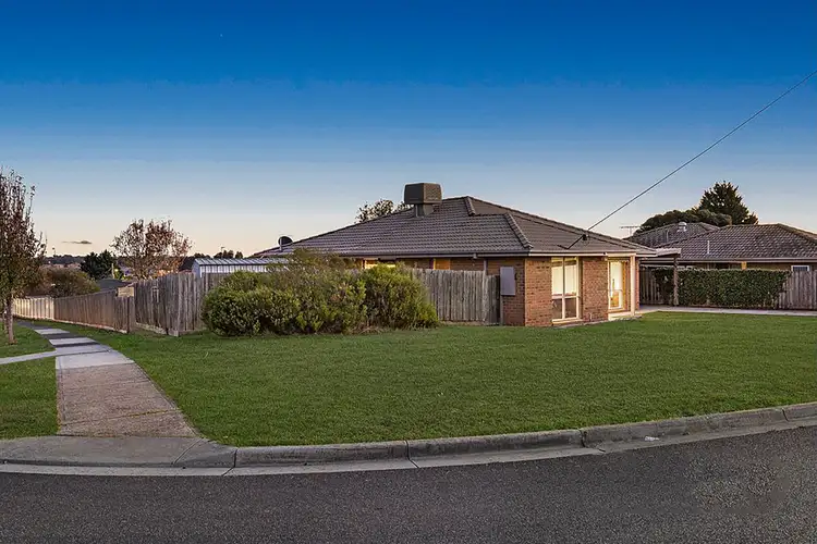 2 Meredith Crescent, Hampton Park VIC 3976