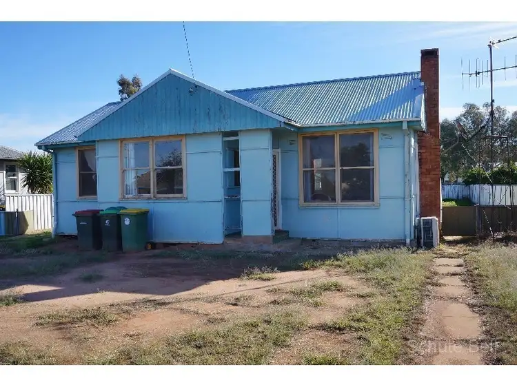 27 Campbell Street, Trangie NSW 2823