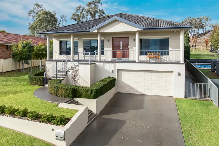 11 London Drive, Cowra NSW 2794