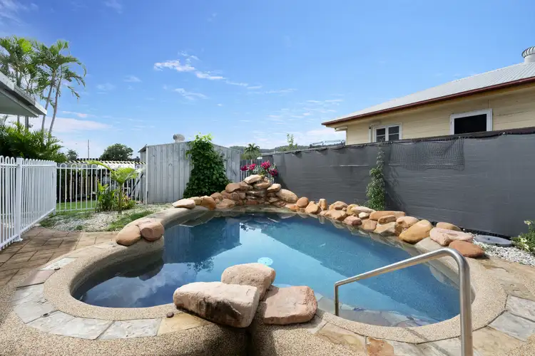 2/6 Tuffley Street, West End QLD 4810
