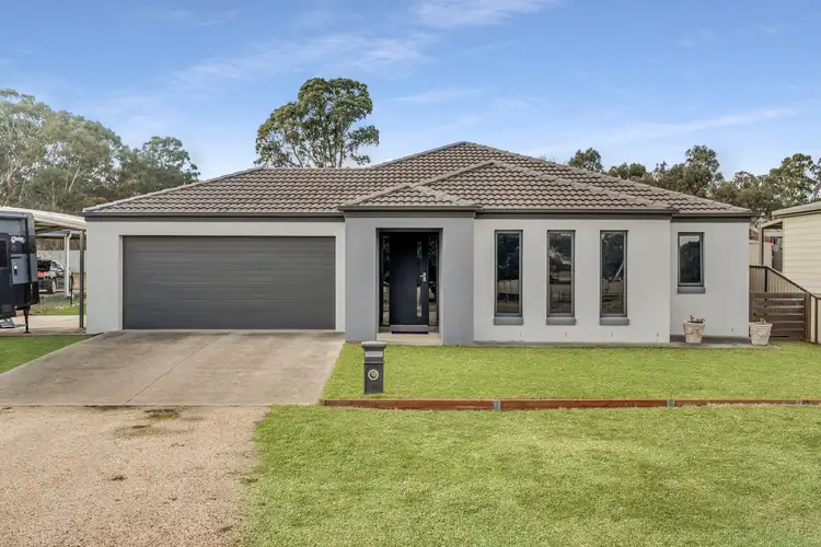 6 Napier Street, Avoca VIC 3467