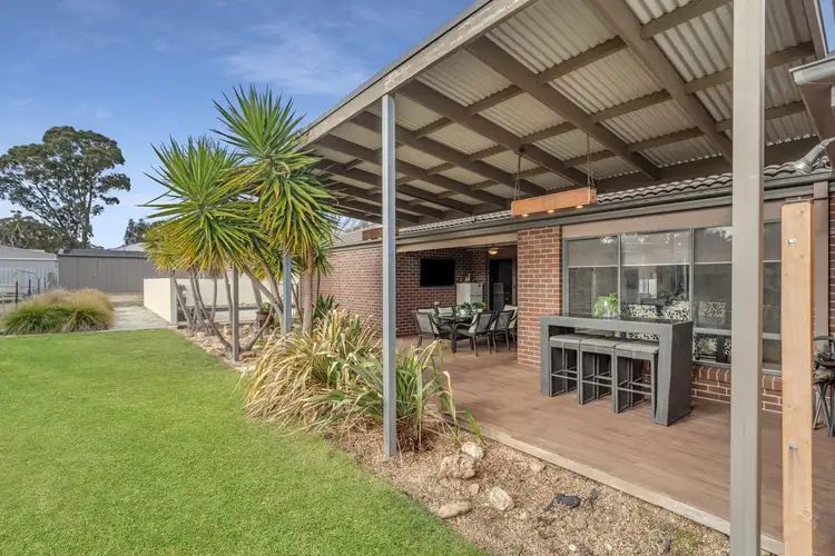 6 Napier Street, Avoca VIC 3467