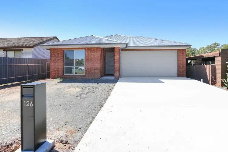126 Larmer Street, Howlong NSW 2643