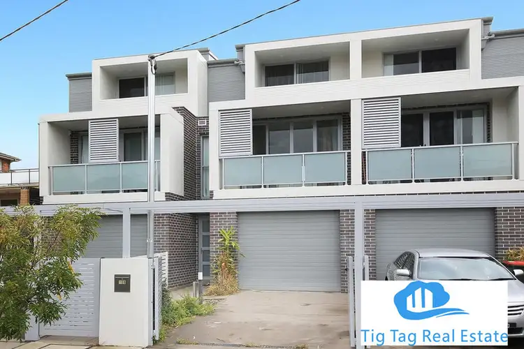 10B MacIntosh Street, Mascot NSW 2020