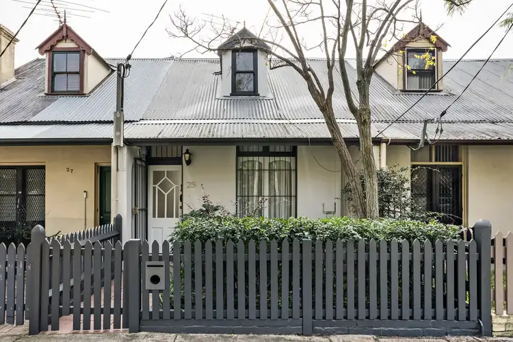 25 Wellington Street