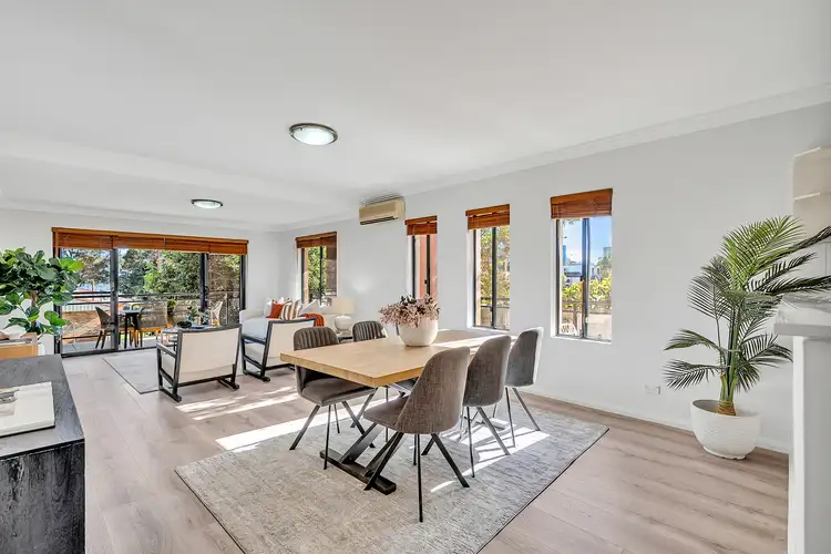 2/1 Lynn Avenue, Point Frederick NSW 2250