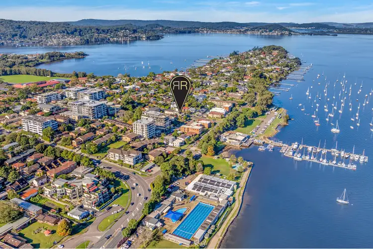 2/1 Lynn Avenue, Point Frederick NSW 2250