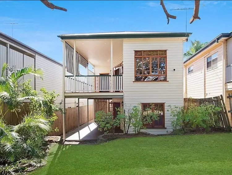 11 Halland Terrace, Camp Hill QLD 4152