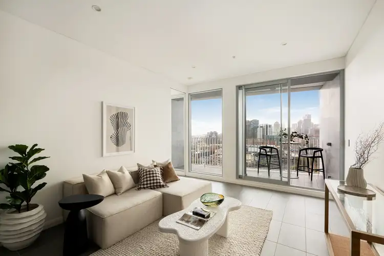 1001/1b Lawson Square