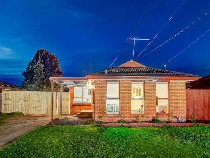 18 Blackwood Drive, Melton South VIC 3338