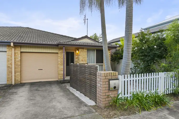 2/11 Hargrave Street, Carrington NSW 2294