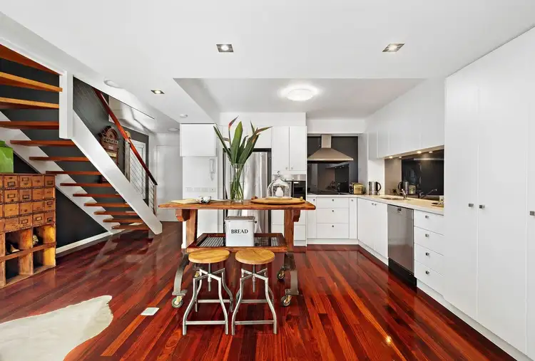 33/27 Queens Road, Melbourne VIC 3004