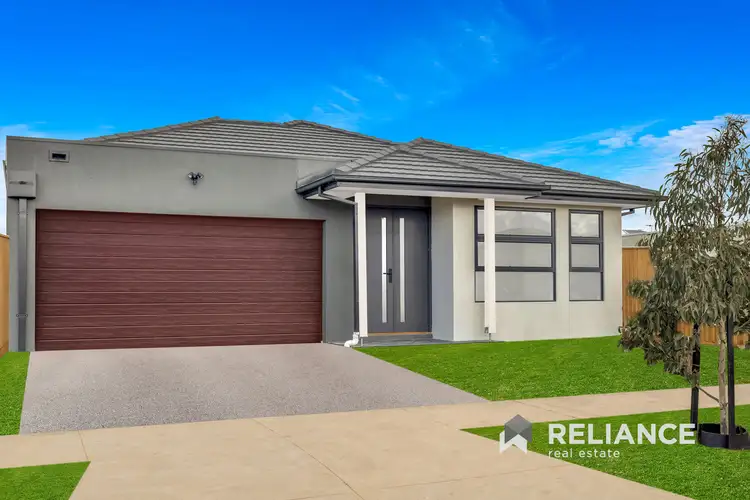 8 Earlville Street, Manor Lakes VIC 3024