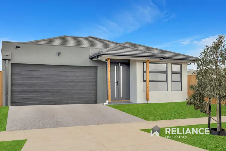 8 Earlville Street, Manor Lakes VIC 3024