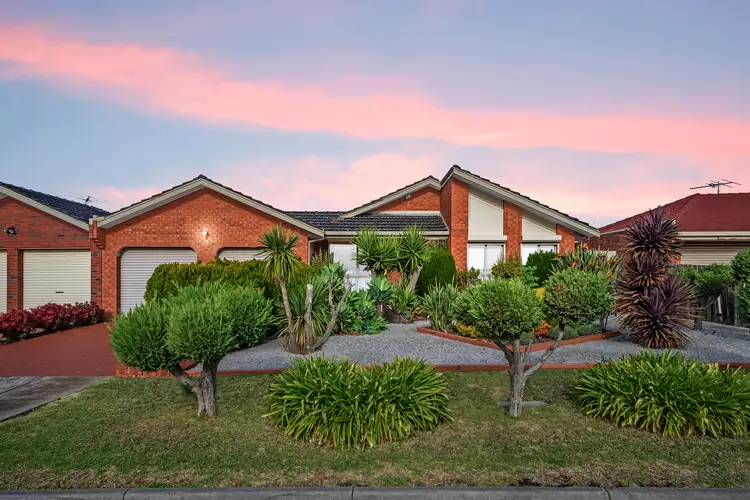 1 Liddicoat Court, Taylors Lakes VIC 3038