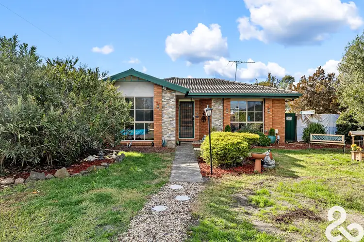 16 Barina Way, Mill Park VIC 3082