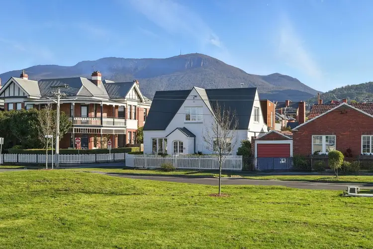 16 Marieville Esplanade, Sandy Bay TAS 7005