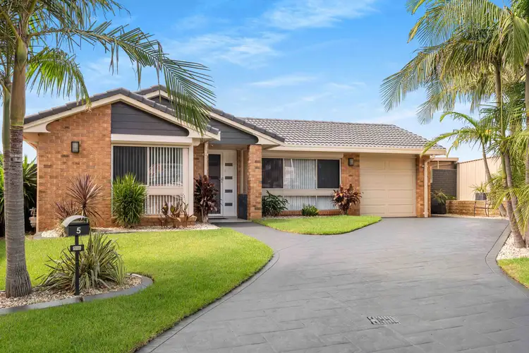 5 Hawk Place, Shellharbour NSW 2529