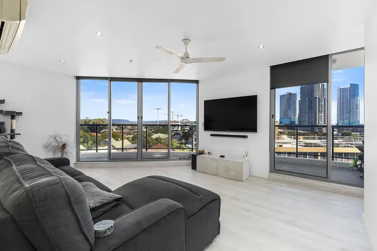 915/3 Como Crescent, Southport QLD 4215