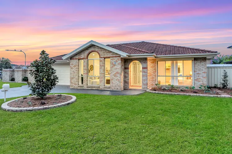 8 Blue Crane Close, Tumbi Umbi NSW 2261