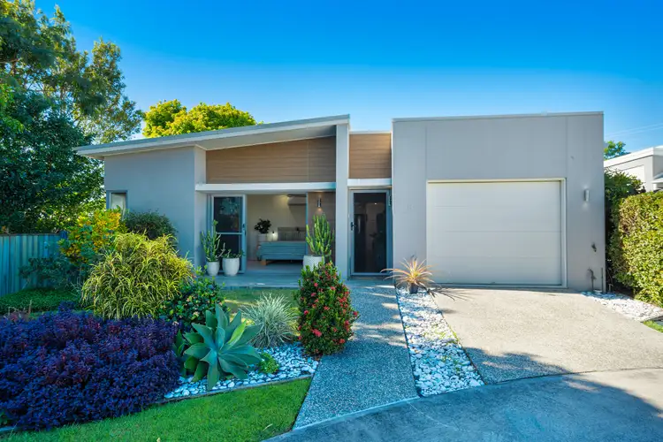 15/2 Spinnaker Drive, Sandstone Point QLD 4511