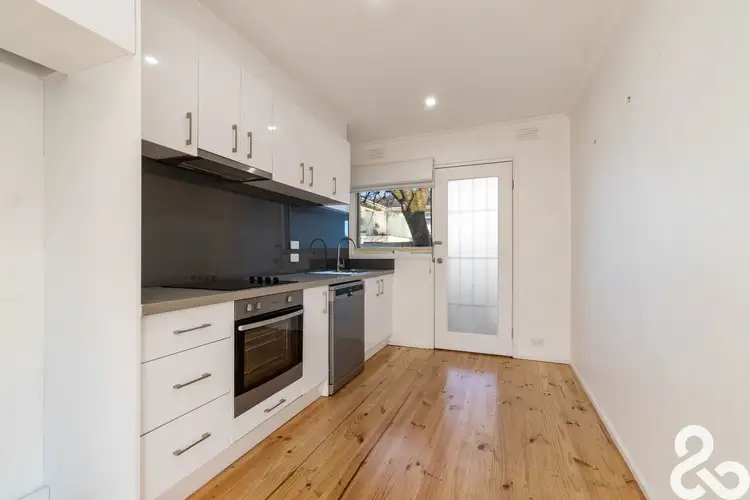 2/87 Purinuan Road, Reservoir VIC 3073