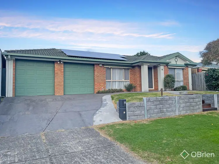 19 Claremont Glen, Berwick VIC 3806