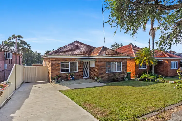 12 Alkoomie Street, Beverly Hills NSW 2209