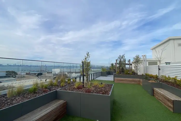 220/29 Waterline Place