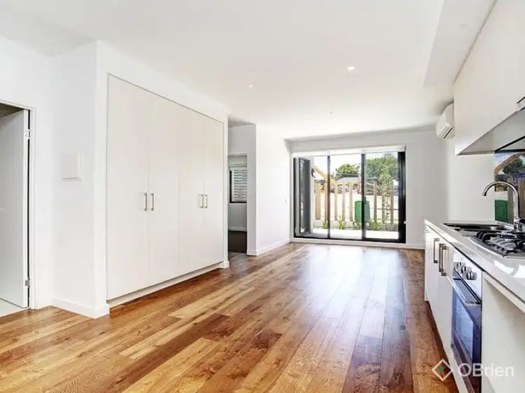 2/61 Lees Street, Mckinnon VIC 3204