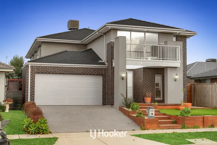 32 Rathberry Circuit, Clyde North VIC 3978