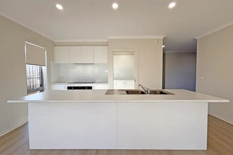 Fifth view of Homely house listing, 2 Willandra Circuit, Warragul VIC 3820