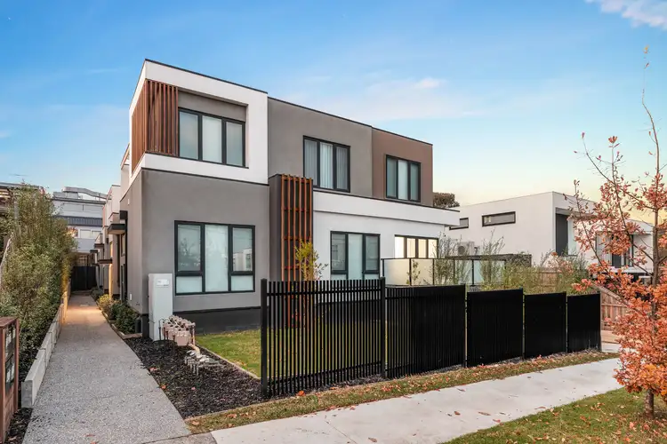 2/3 Lord Street, Doncaster East VIC 3109