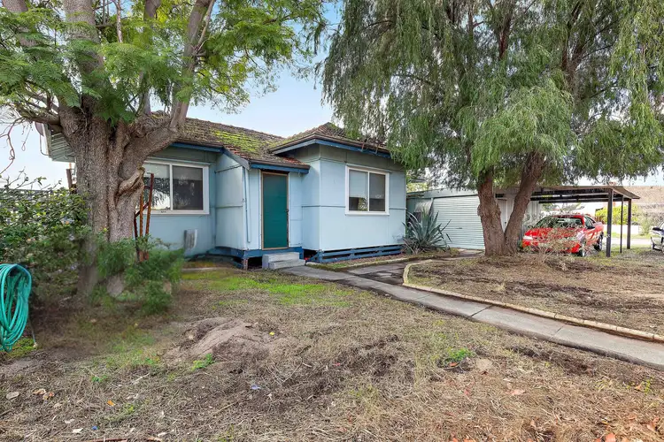 10 Elshaw Street, Queens Park WA 6107