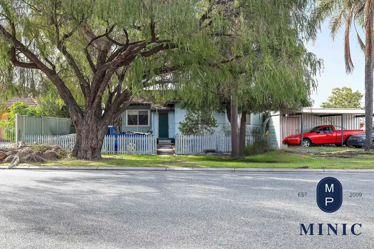10 Elshaw Street, Queens Park WA 6107