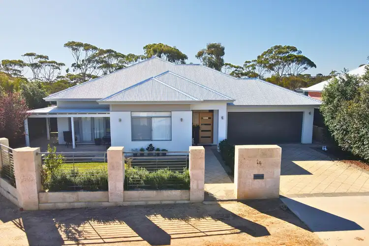 14 Shields Crescent, Wongan Hills WA 6603