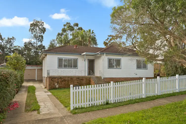 8 Oakleigh Avenue, Thornleigh NSW 2120
